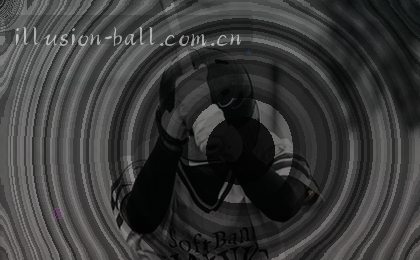 老人手指轻触手机屏幕，蓝光映在满是斑点的脸上。